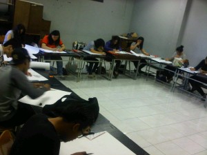 Proses pembelajaran drawing 2 di ruang studio drawing